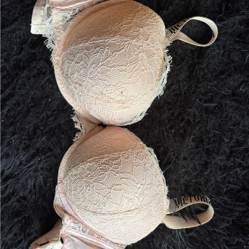 Victoria's Secret Cream Lace Bra with Underwire